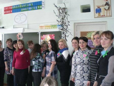 6 марта на базе лицея при УлГТУ № 45 проведен мастер-класс «Весенний цветок» в честь женского праздника 8 Марта