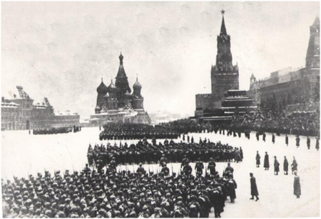 «7 ноября - день воинской славы России. День проведения военного парада на Красной площади 1941 года».