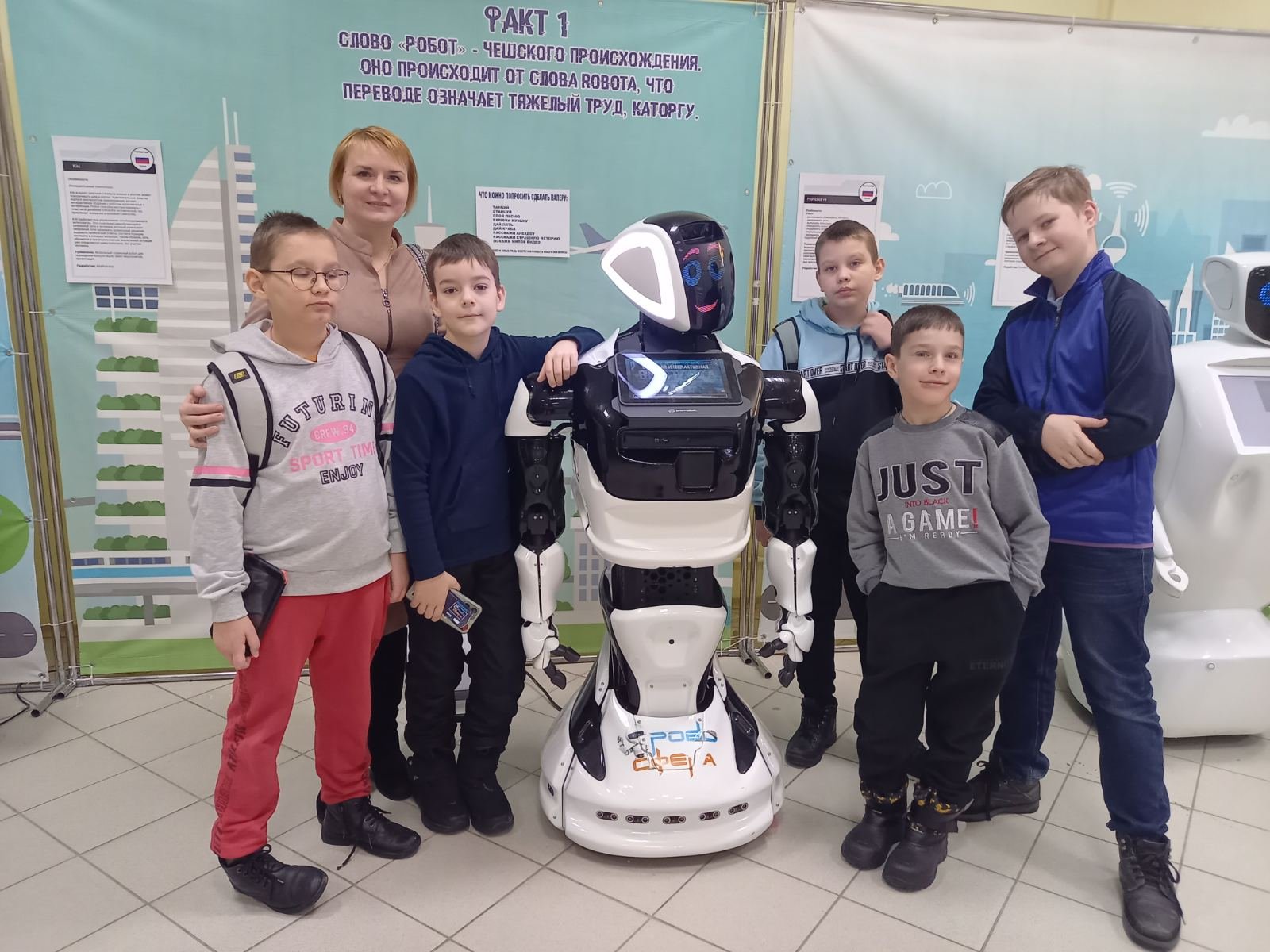 Выставка роботов ульяновск. Выставка роботов. Роботы и робототехника. Выставка роботов на ВДНХ. Мир роботов.